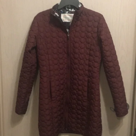 Burgundy Aventura Quilted Coat. Size Small. - Picture 6 of 11